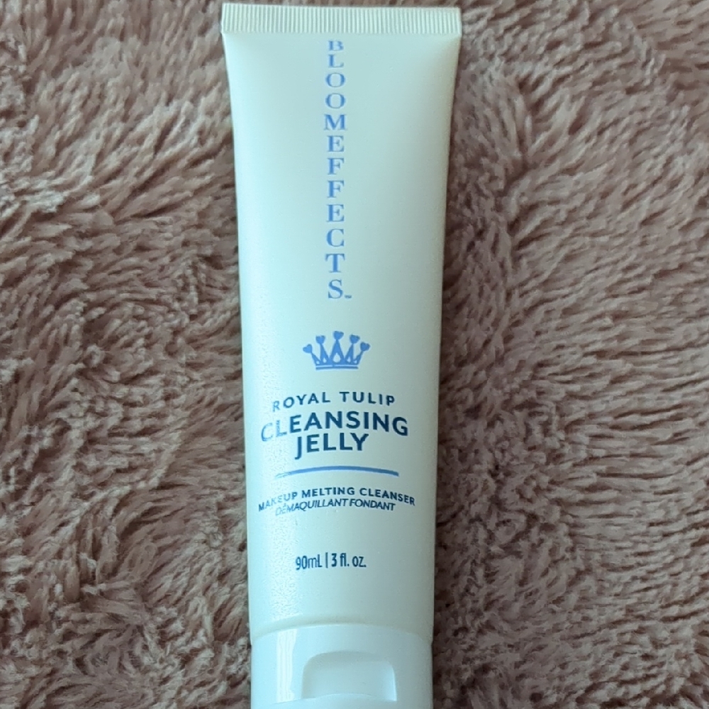 Royal Tulip Cleansing Jelly - White